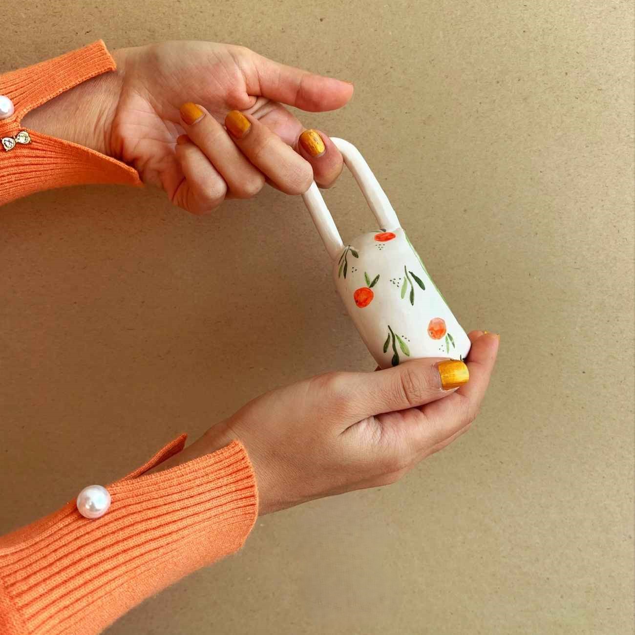 Main image of 艺术陶瓷杯 – 手工独特杰作