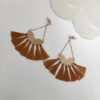 Thumbnail 2: 手工编织棕色垂坠耳环