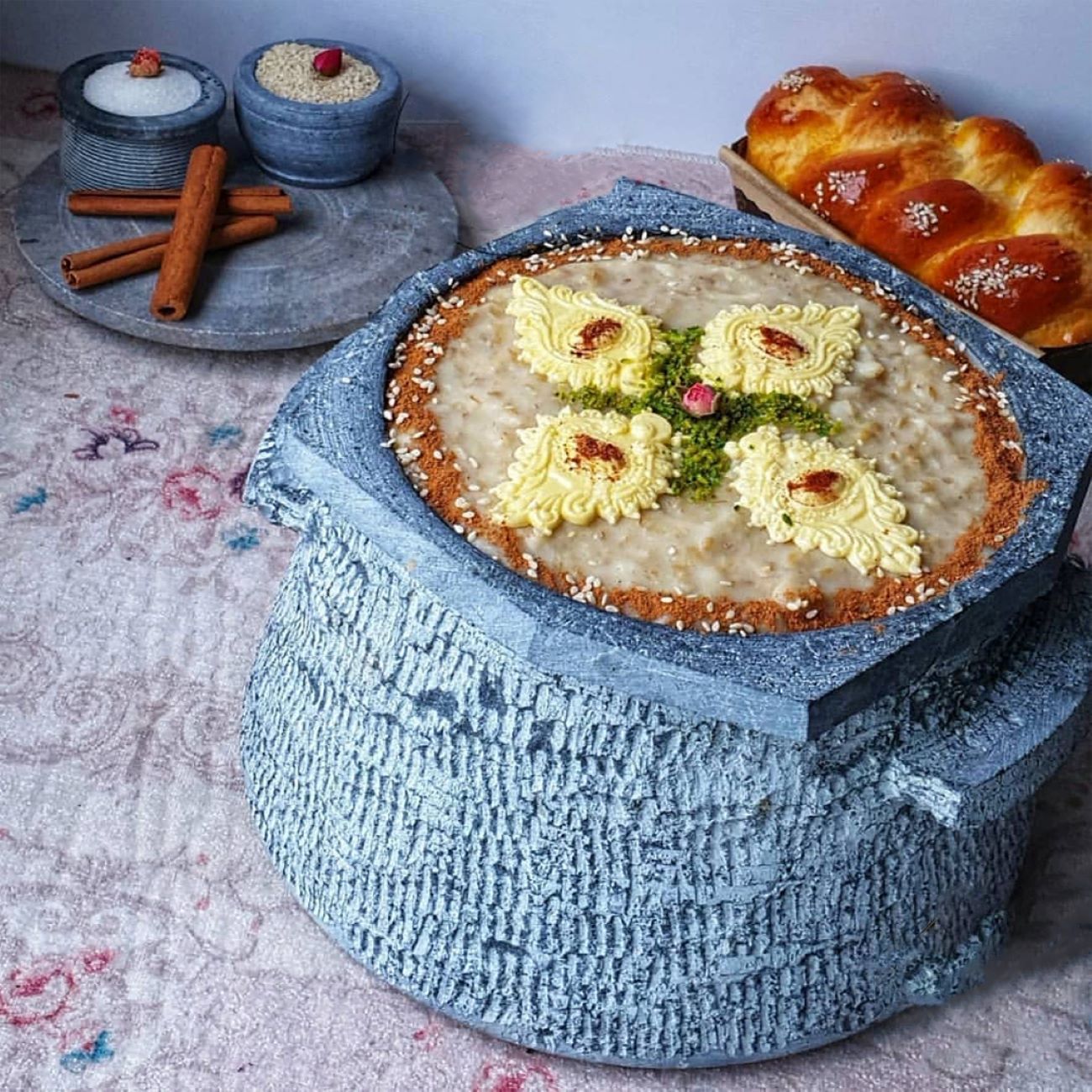 带盖波斯石制 Dizi 锅，用于烹饪 Abgoosht – Niaz