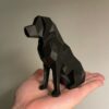 Thumbnail 4: 几何立体派黑狗坐姿雕像 – 现代立体派雕塑