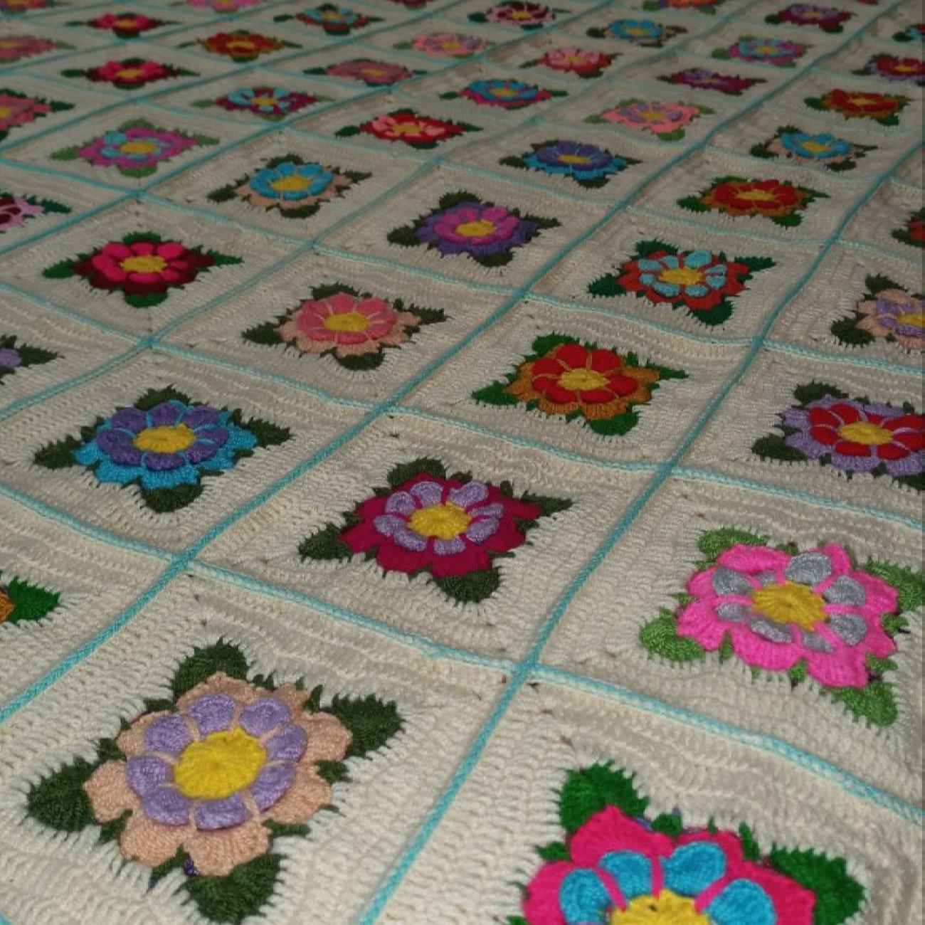 手工针织钩编床罩 – 舒适优雅，卧室装饰首选