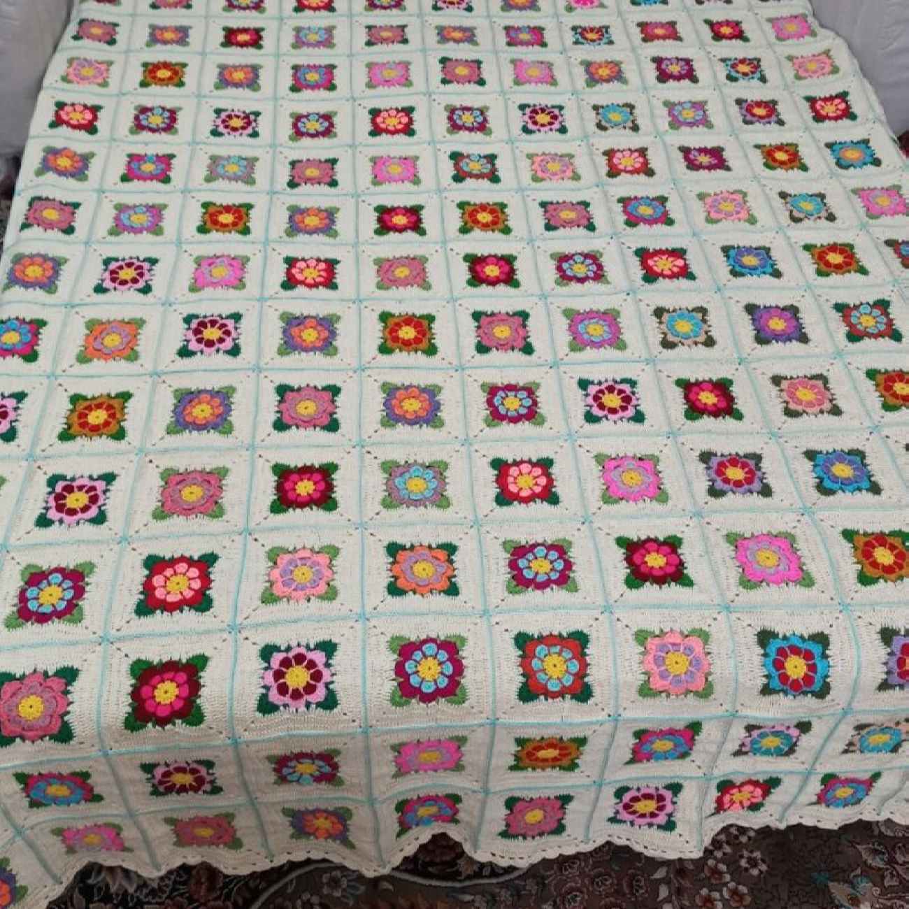 Main image of 手工针织钩编床罩 – 舒适优雅，卧室装饰首选