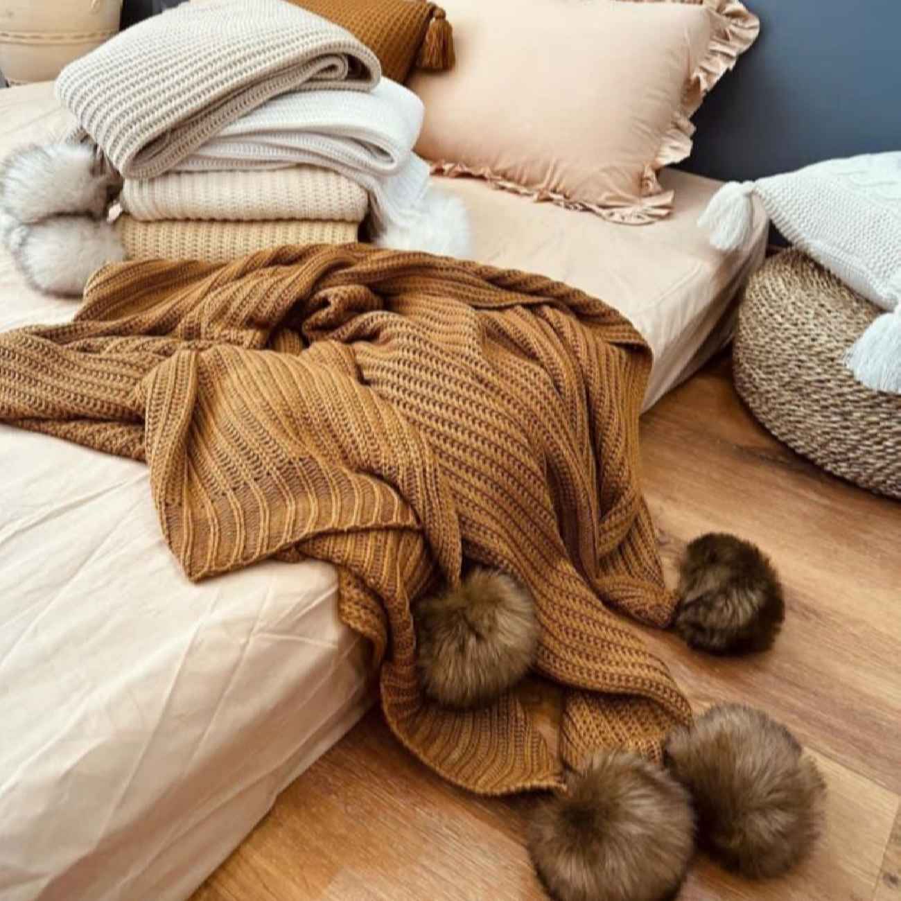 Main image of 客厅针织沙发毯 – 适合全年使用