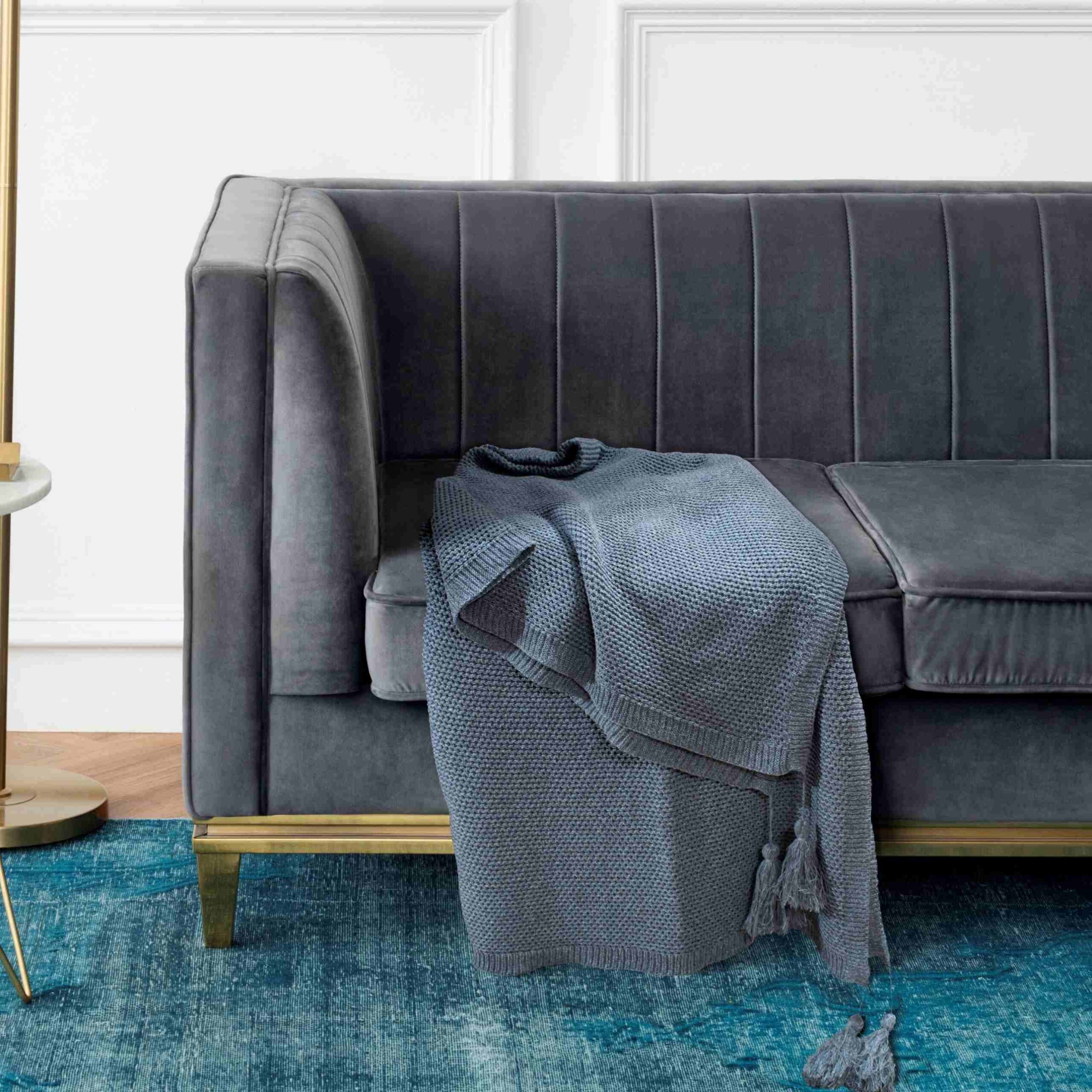 Main image of 客厅针织沙发毯 – 适合全年使用