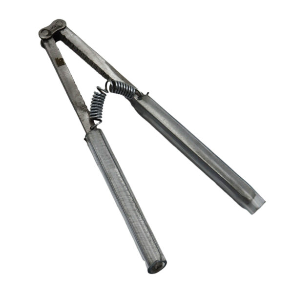 快速坚果开壳器——坚固金属工具，轻松开启硬壳坚果