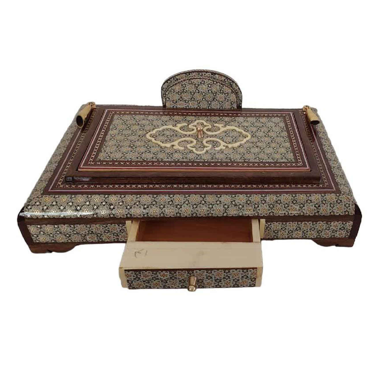 实用与美观 – 手工笔筒，适合办公与学习空间