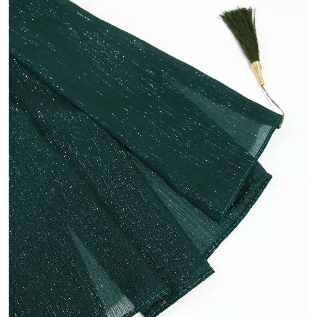 简约披肩 – 丝绸与花瓣设计，女士极简优雅