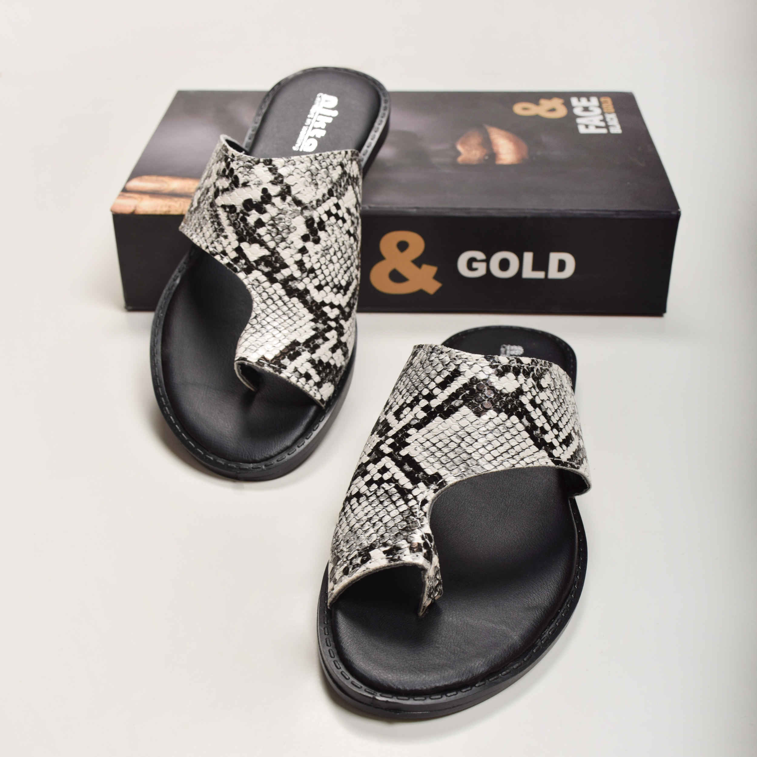 女士脚环拖鞋 – 轻便、可折叠，度假必备时尚款