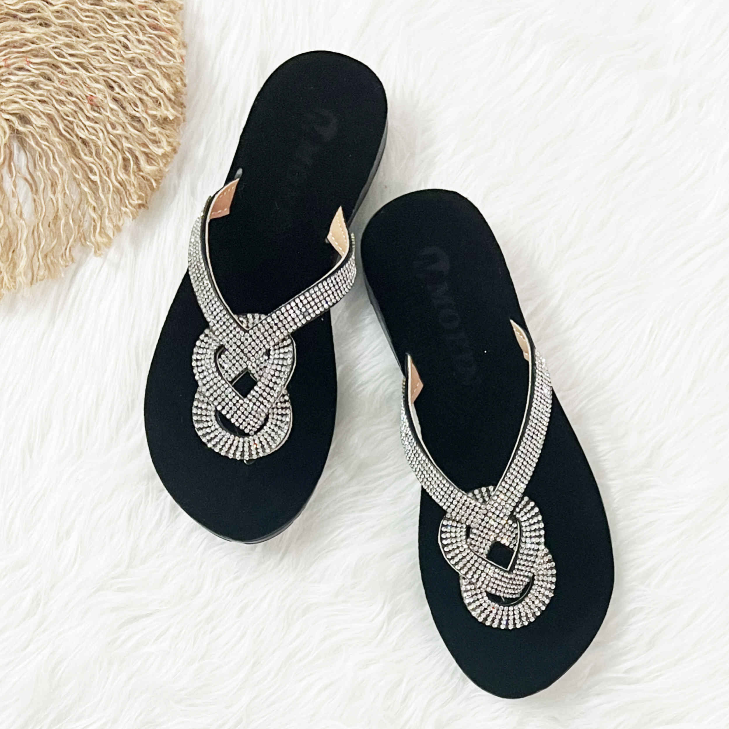 女士人字拖 – 适合夏季,耐用黑色款