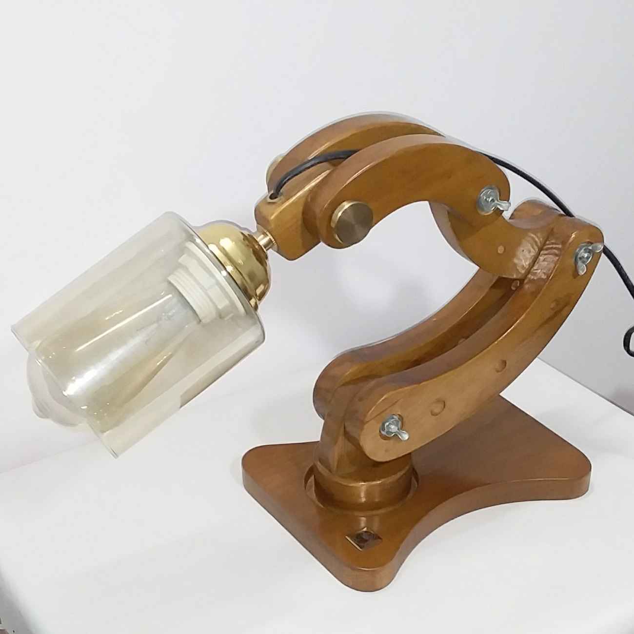 Main image of 趣味木质可调节台灯 – 工作与学习理想照明解决方案