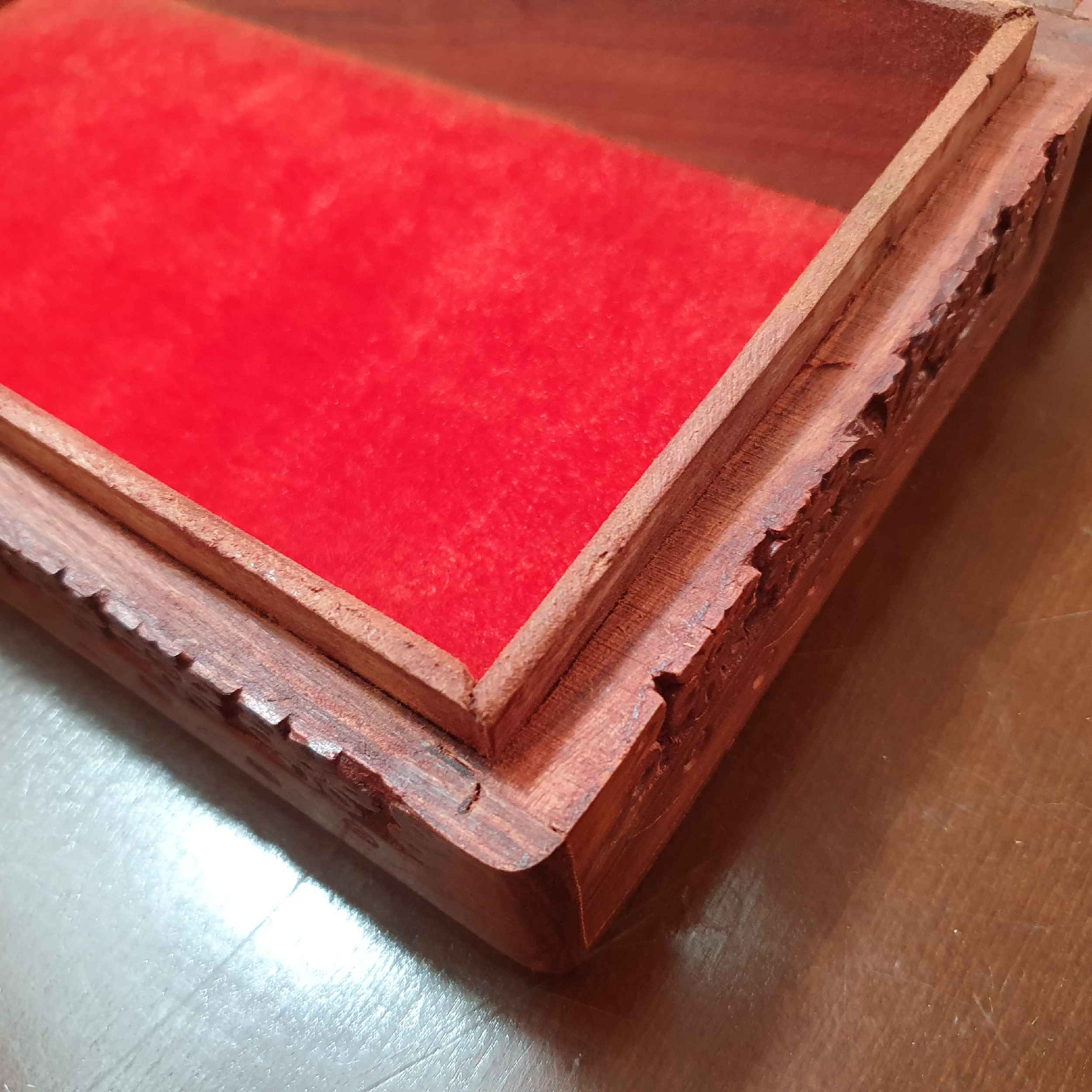 木质首饰盒 – 花卉设计,工艺精湛,永恒魅力