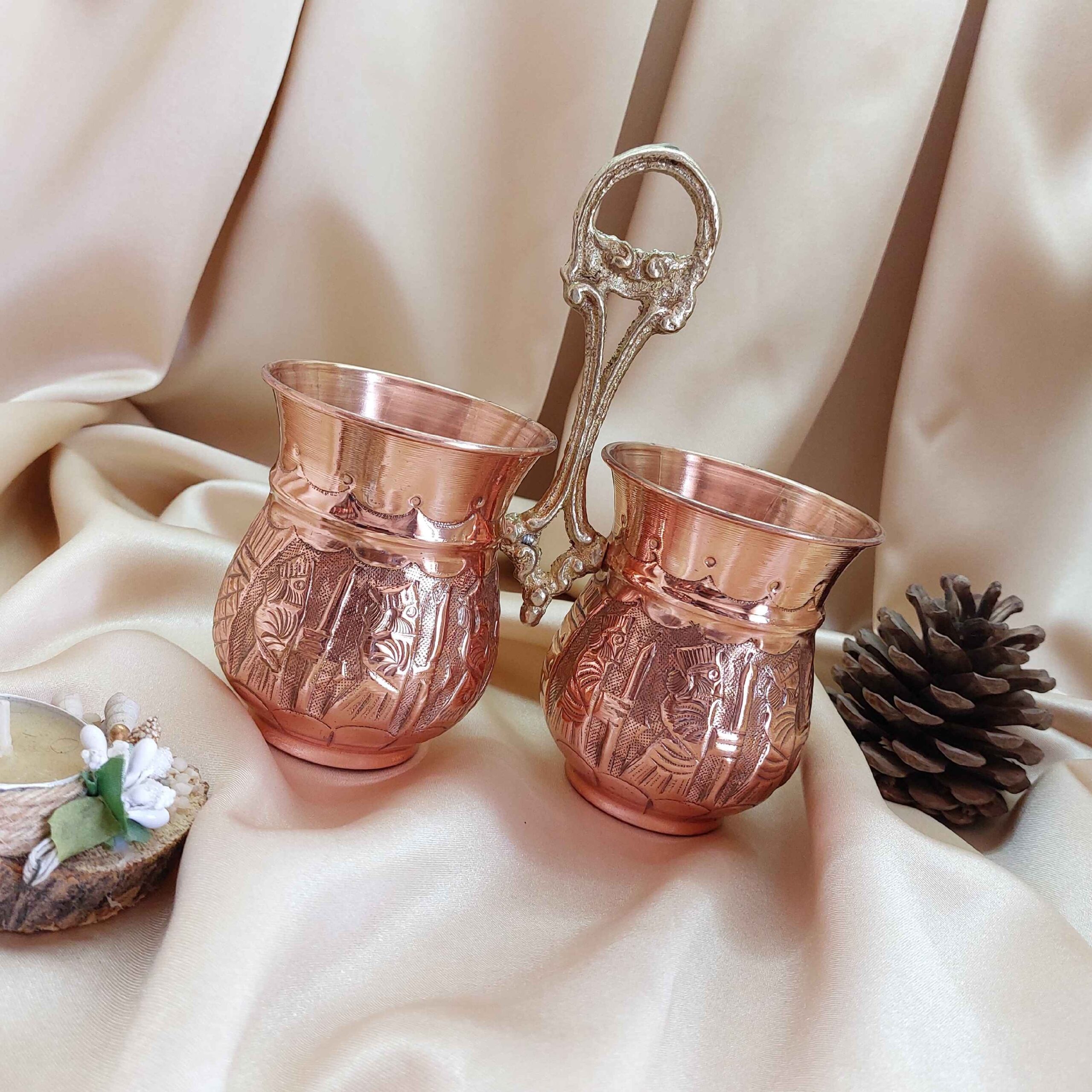 Main image of 手工波斯锤纹铜餐具筒 – 阿契美尼德风格的时尚厨房收纳