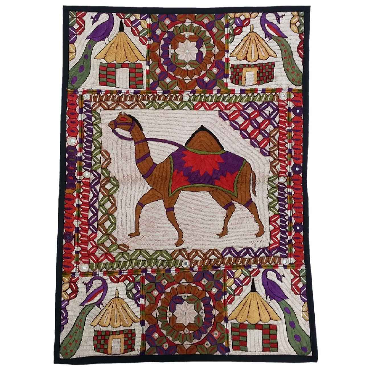 Main image of 优雅手工刺绣桌布——餐桌装饰的完美点缀