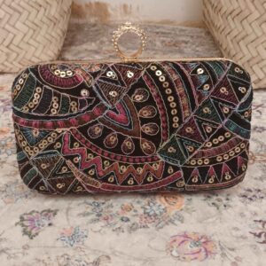 刺绣天鹅绒手拿包 – 几何图案