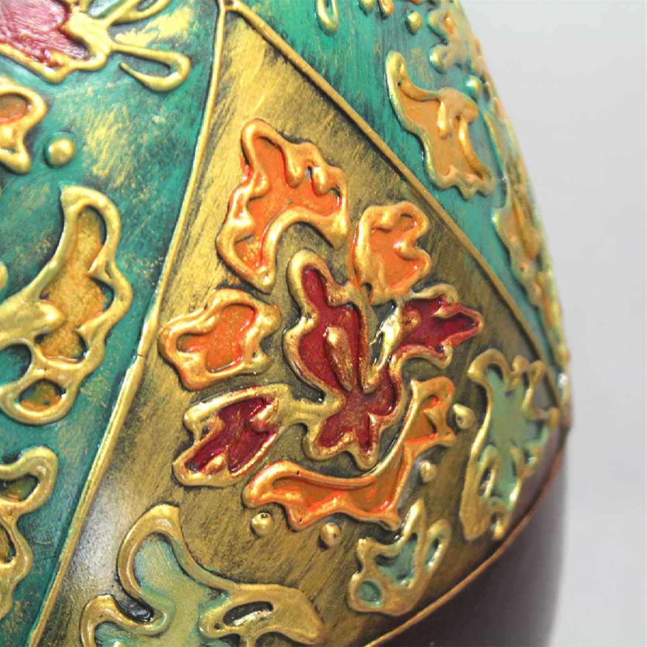 手工波斯陶瓷小花瓶 – 浮雕图案