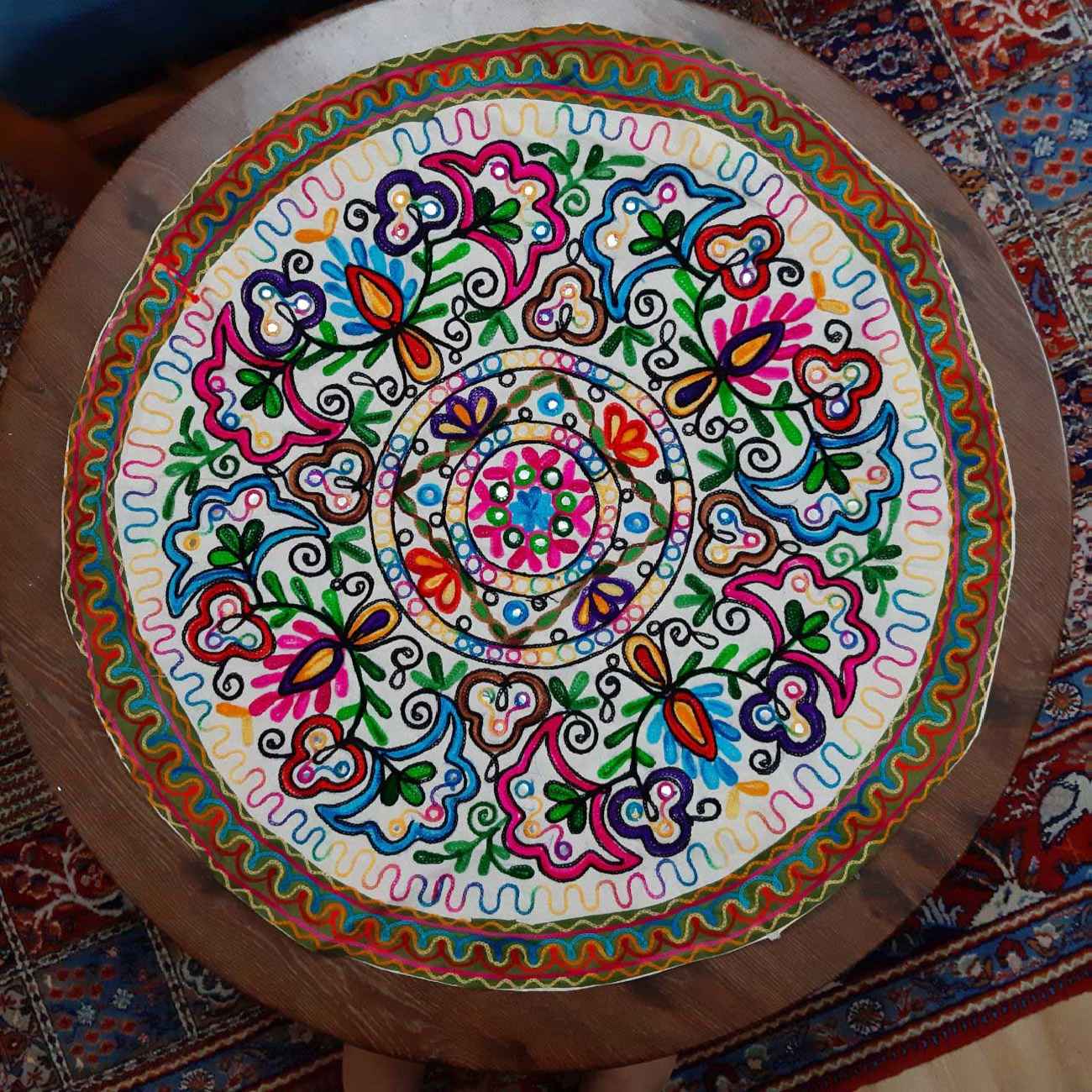 手工刺绣桌布——餐桌装饰与乔迁礼品的理想之选