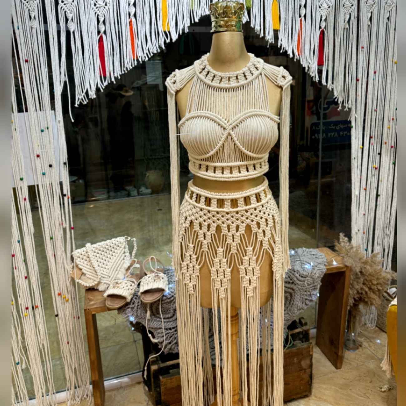 Main image of 手工流苏编织裙 – 上衣与裙子组合，海边散步时尚选择