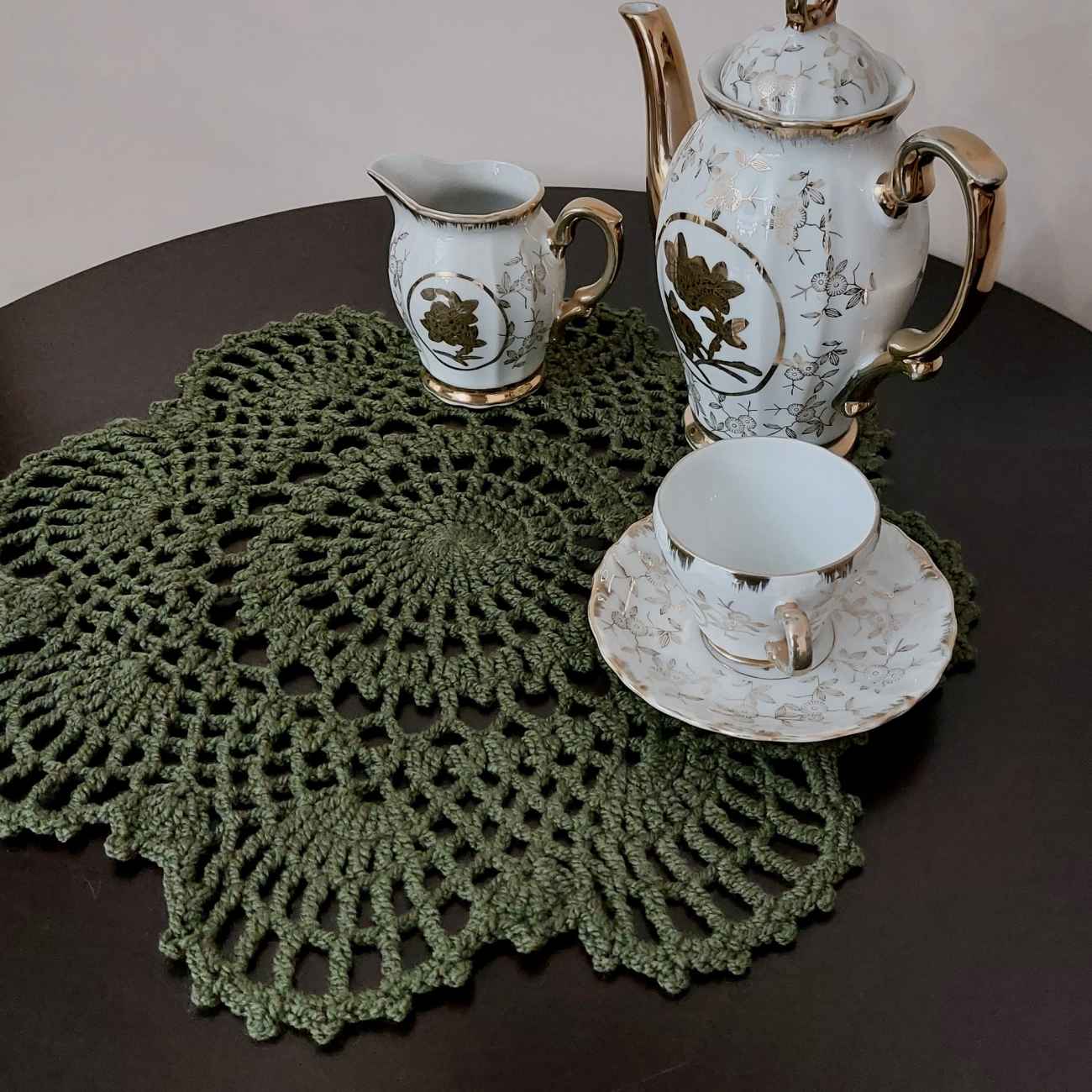 手工钩针桌布——独特设计,点缀餐厅之美