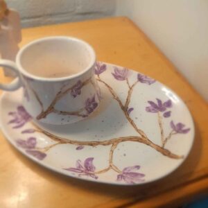 波斯陶瓷茶杯与茶托 – 优雅薰衣草设计