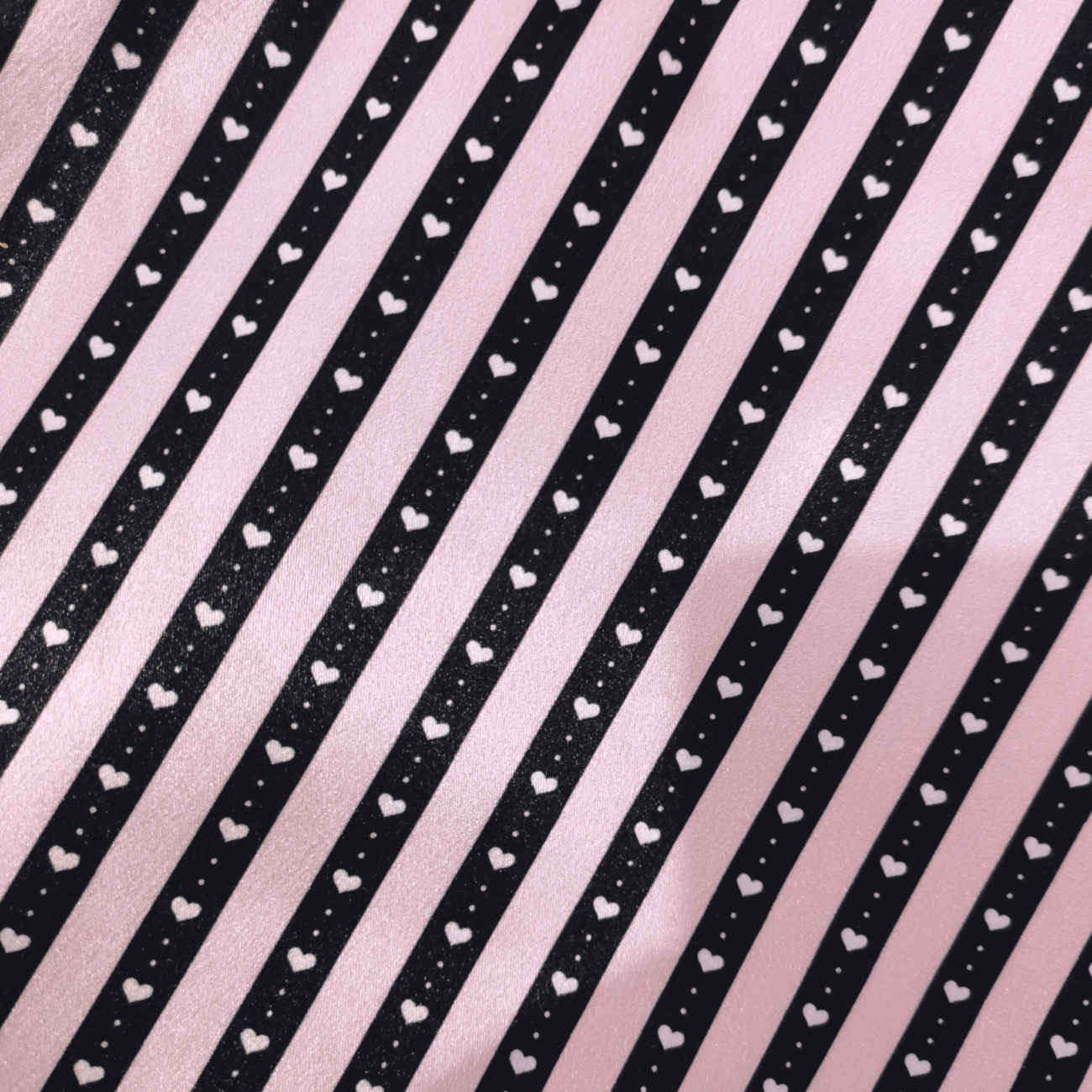 丝绸缎面枕套 – 条纹与爱心设计(2件装)