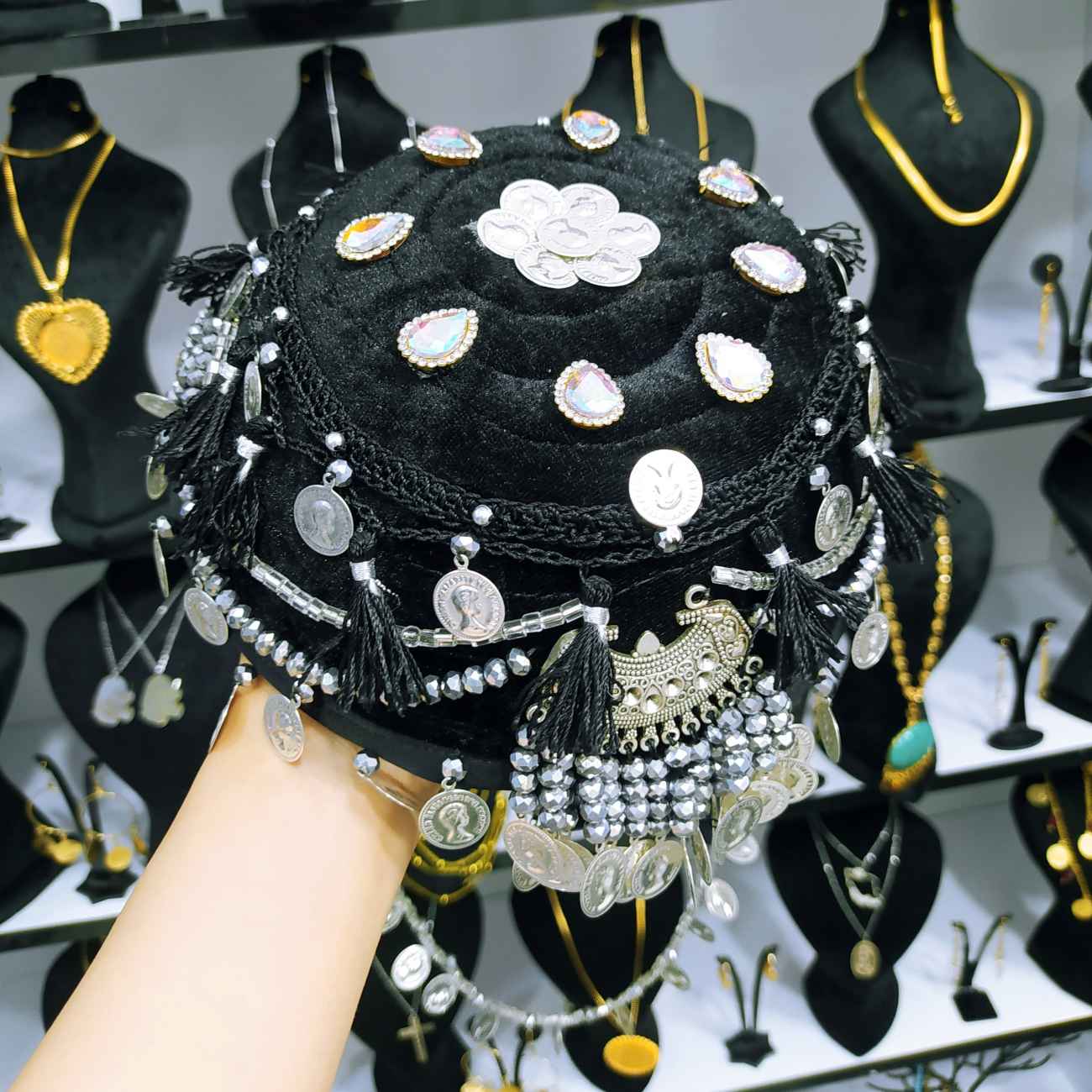 传统库尔德民族帽 – 带硬币设计，适合文化活动