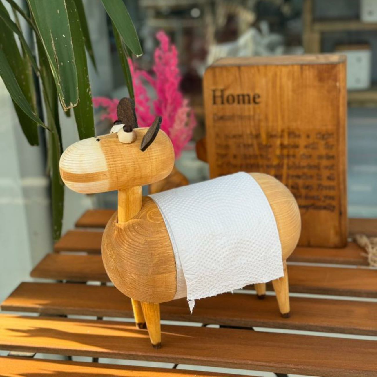 创意木质纸巾架——趣味与实用厨房装饰