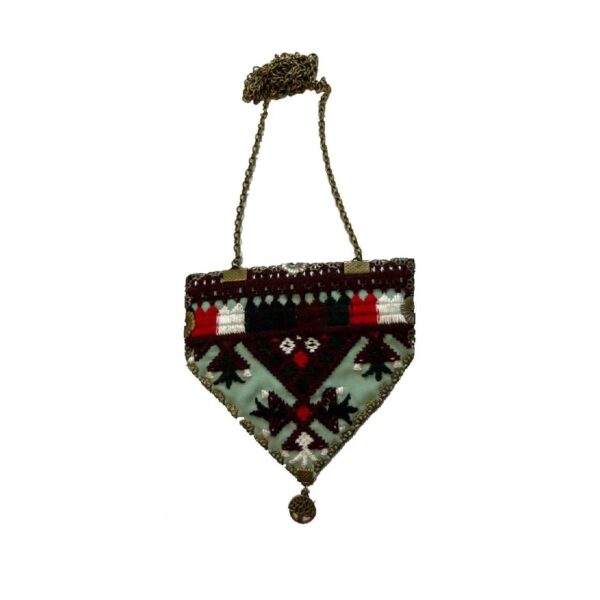 伊朗刺绣项链 – 艺术与优雅的独特融合