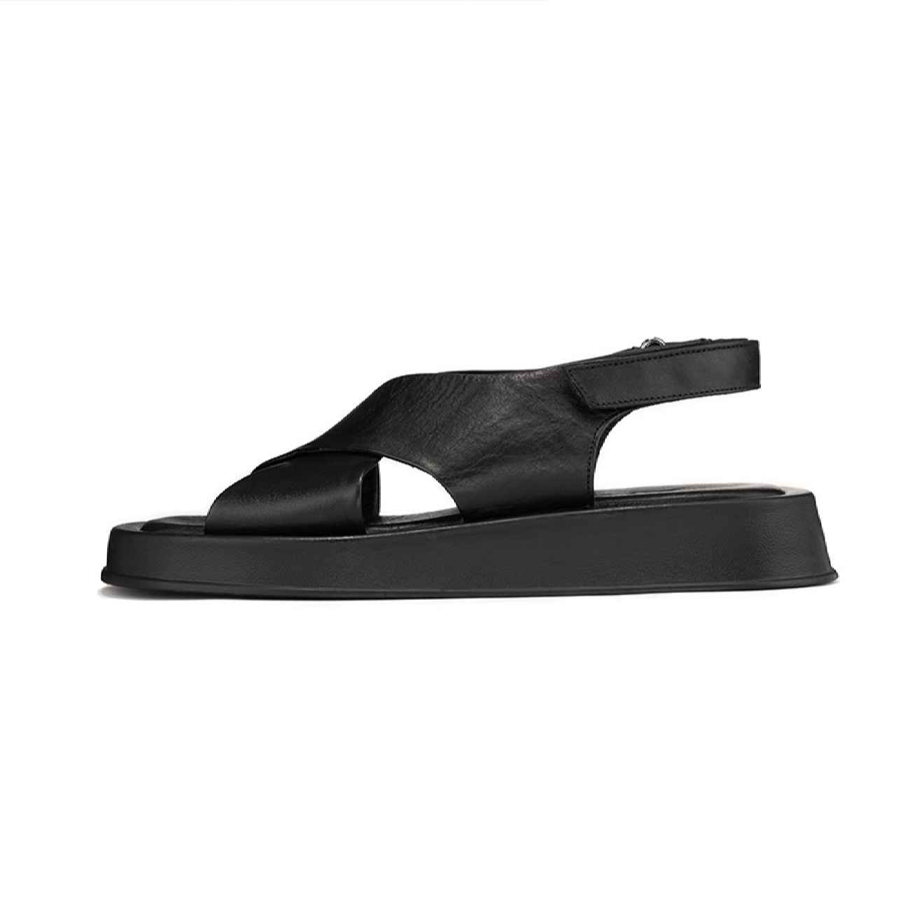 Main image of 登山凉鞋 – 马什哈德天然皮革，适合每条小径的冒险