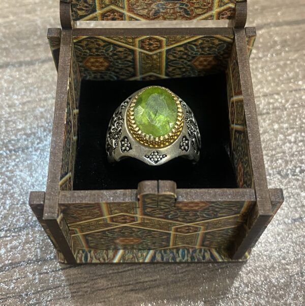伊斯兰绿榄石银戒指（男士）– “Ya Hussain” 书法款