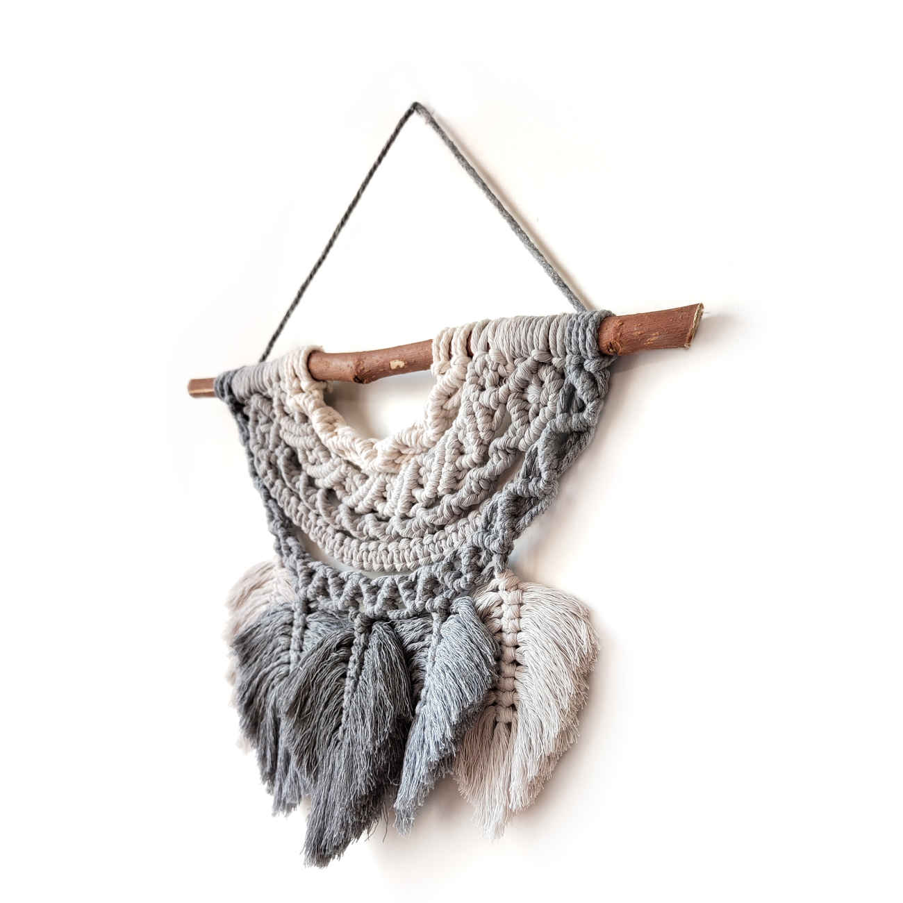 流苏墙饰 – 永恒手工编织之美