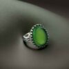 Thumbnail 3: 波斯男性银戒指 – 配有玛瑙与矛头设计，绿色宝石