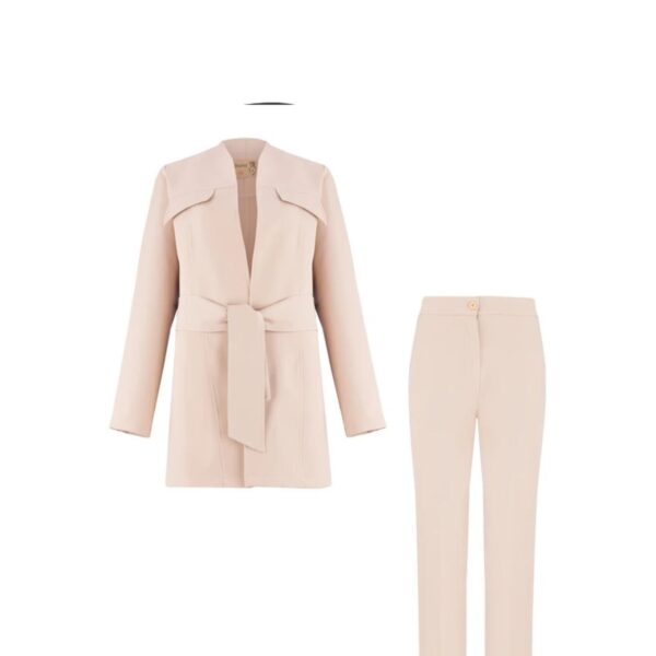 优雅女士西装套装 – 适合正式场合