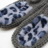 Thumbnail 3: 女士钩织拖鞋Nikta – 适合冬季，灰色豹纹设计