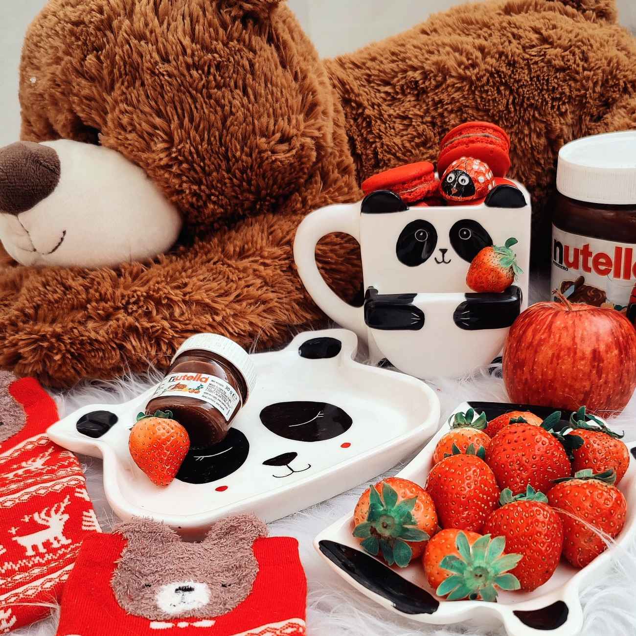 艺术陶瓷杯 – 熊猫与饼干托设计,送礼与饮用佳选