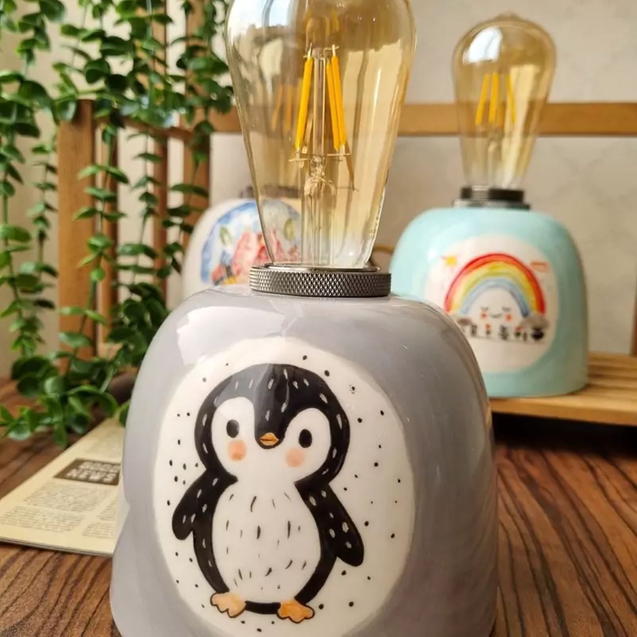 艺术优雅手绘台灯 – 独特插画设计