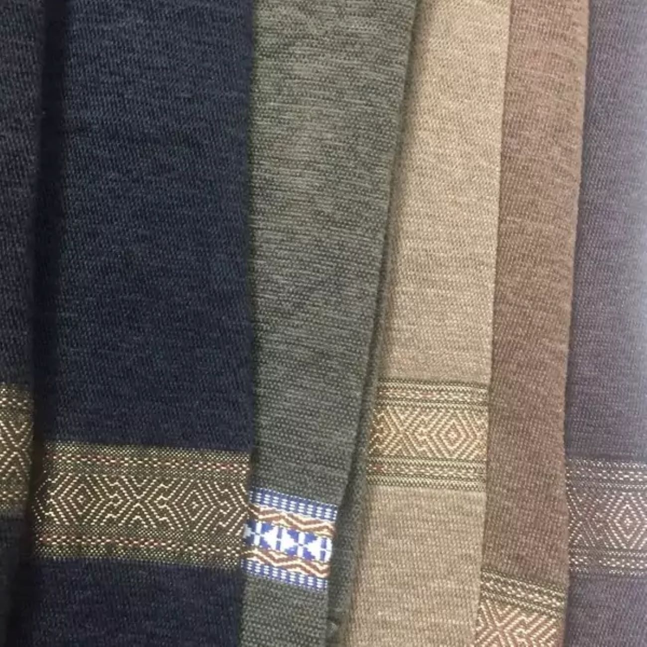 纯正阿富汗 100% 羊毛毯 – 柔软、温暖且奢华