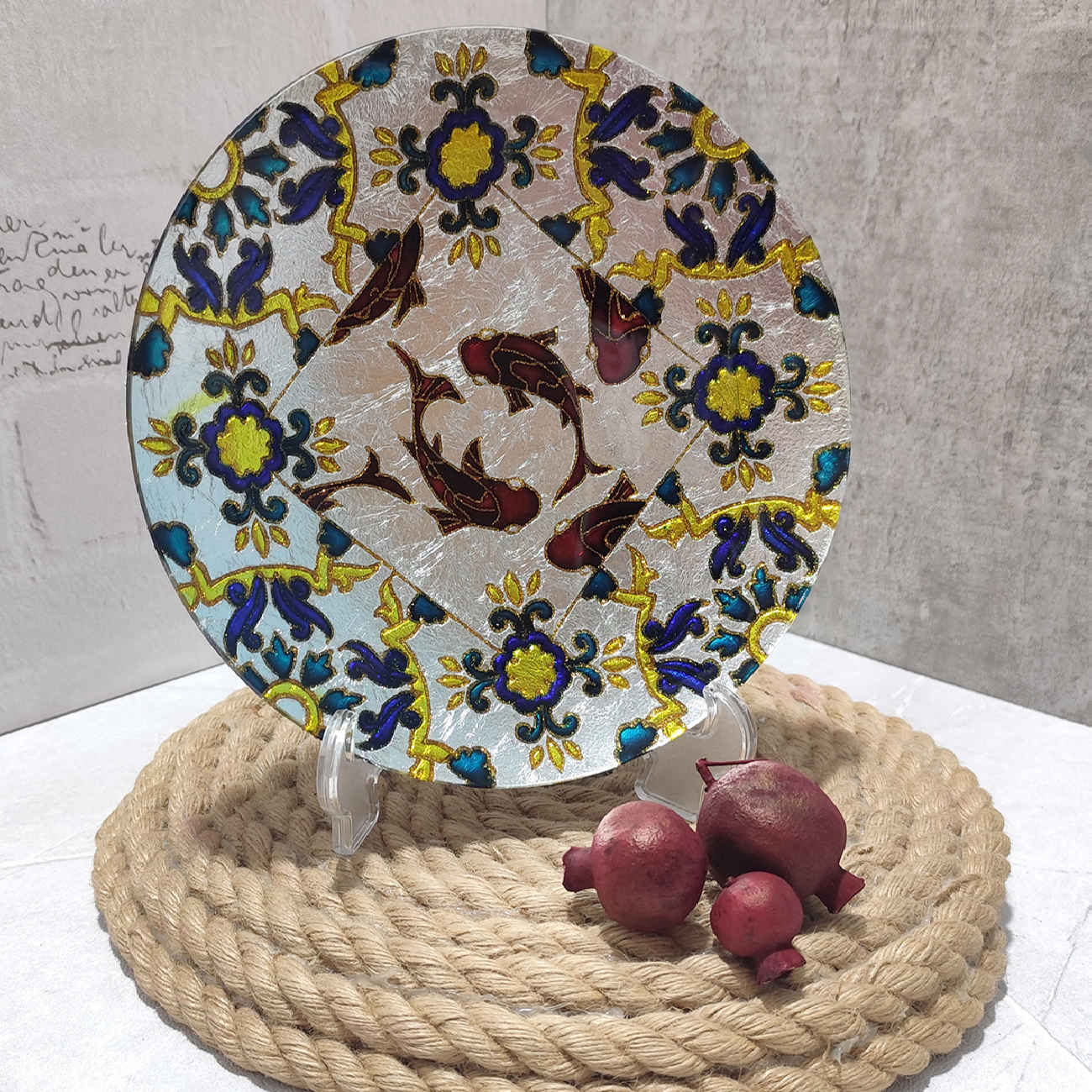 装饰玻璃盘 – 手绘，珐琅艺术与鱼塘设计