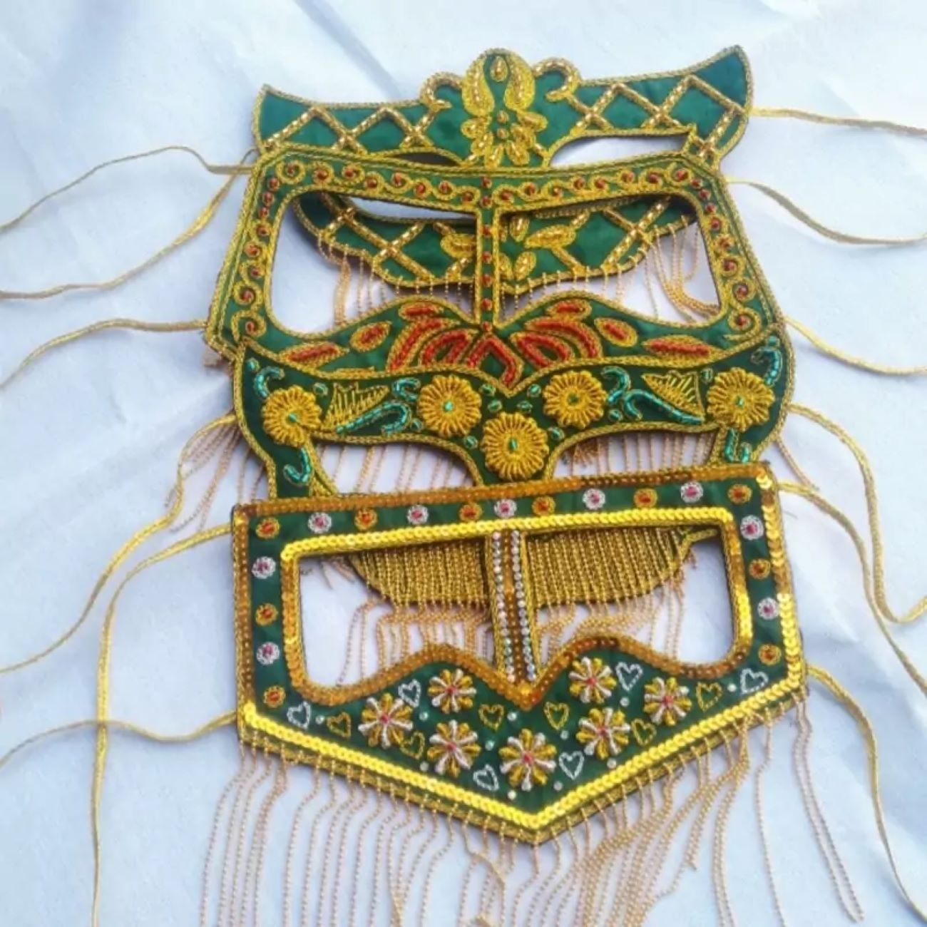 Main image of 手工装饰面具，精美刺绣，1包4种不同款式