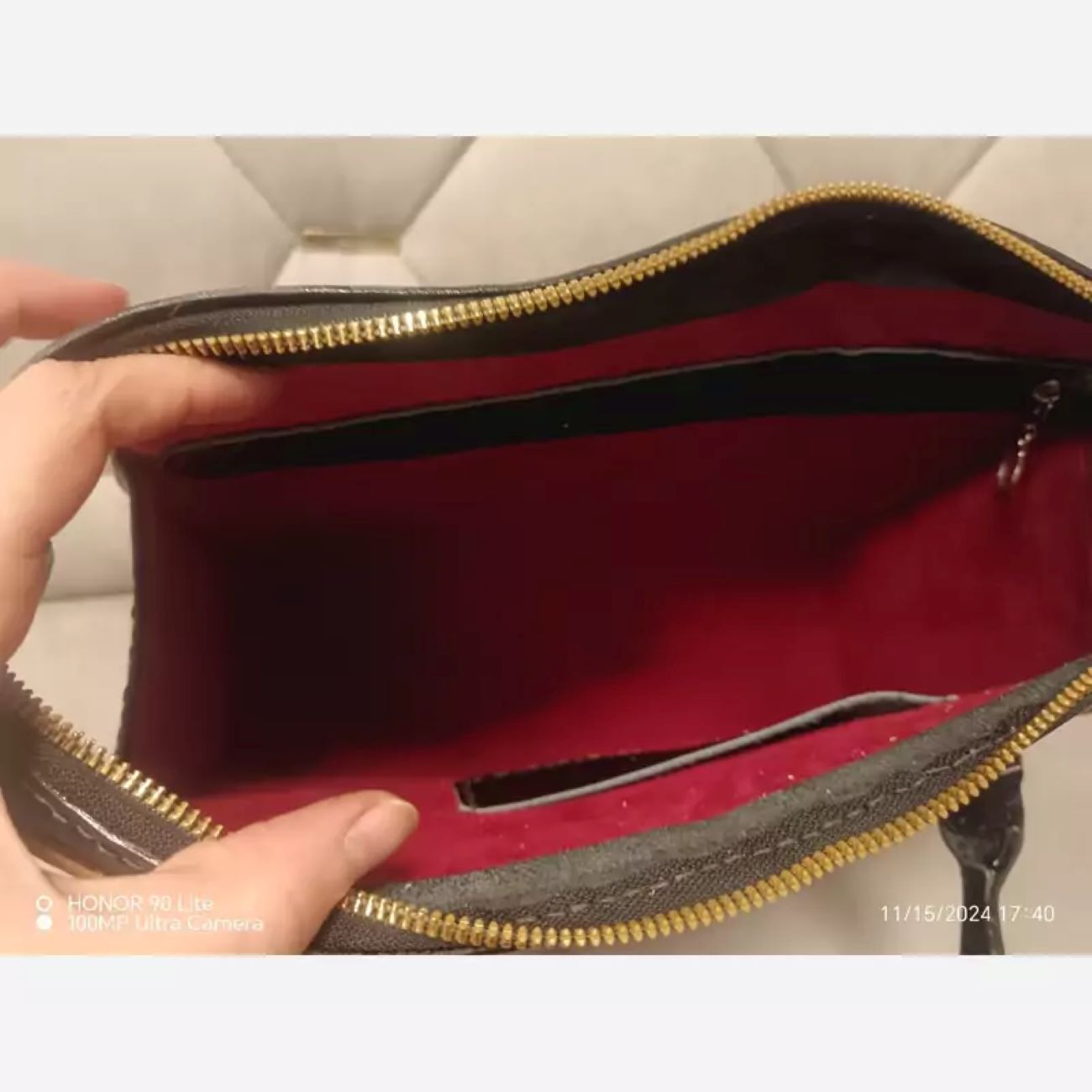 手工天然皮革包 – 精细雕刻、手绘及缝制设计