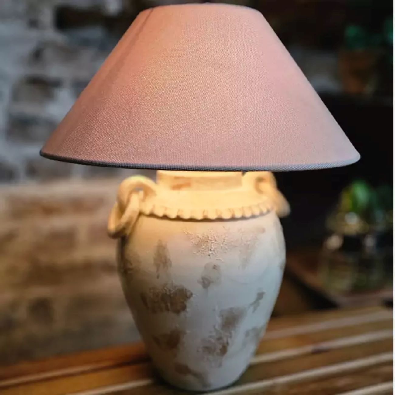 手工铜绿饰面环形台灯 – 独特设计,卓越品质