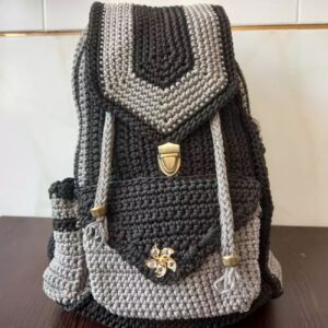 手工钩针休闲背包 – 时尚耐用，灰色款