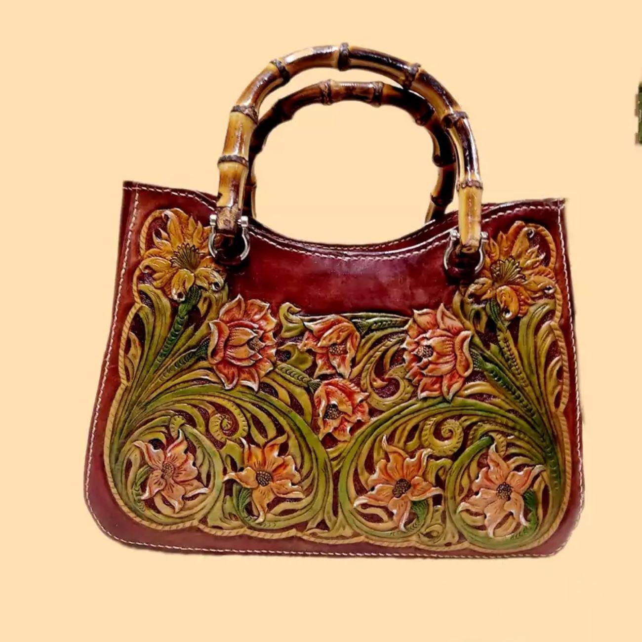 Main image of 手工牛皮包 – 精细雕刻，配竹木手柄