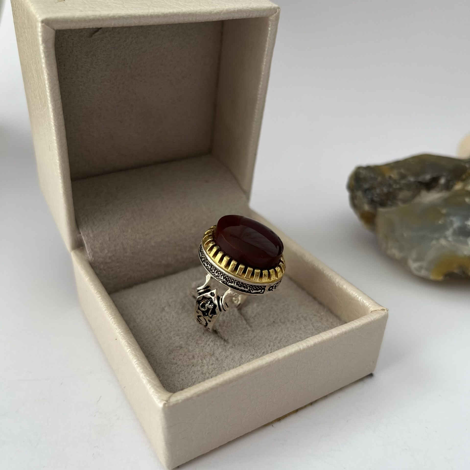 伊斯兰也门玛瑙银戒指男士款，红色宝石 & Ya Ali 设计