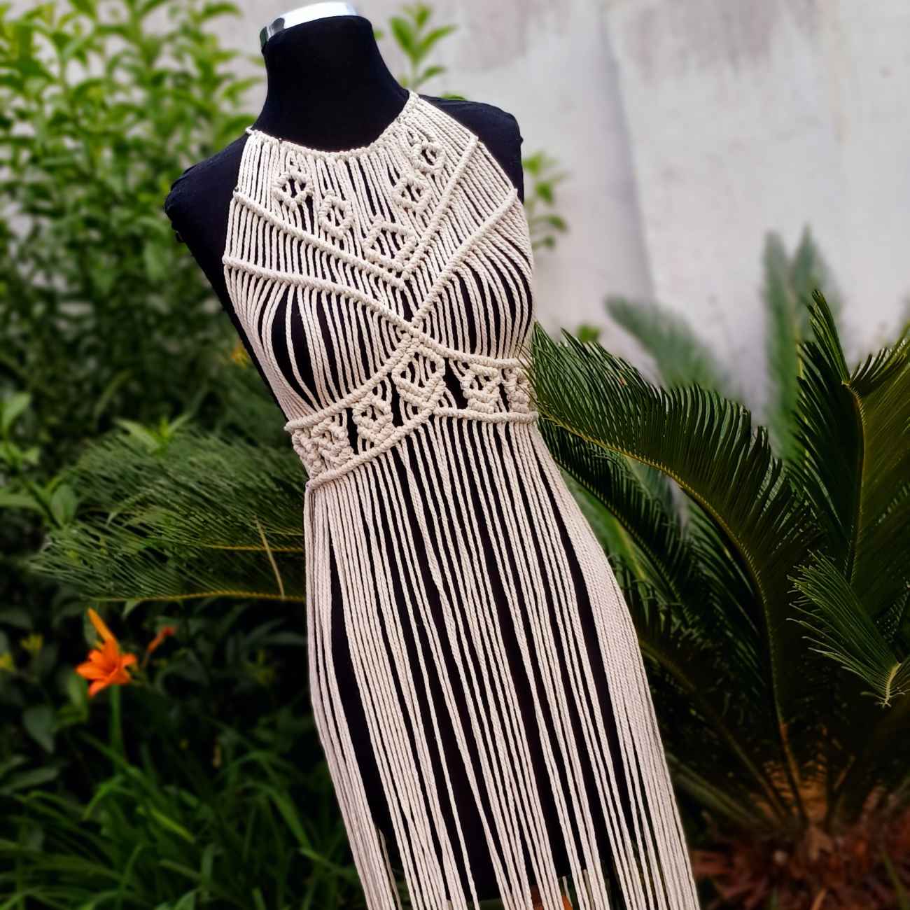 流苏编织裙 – 舒适与时尚的完美结合，手工编织，适合夏季