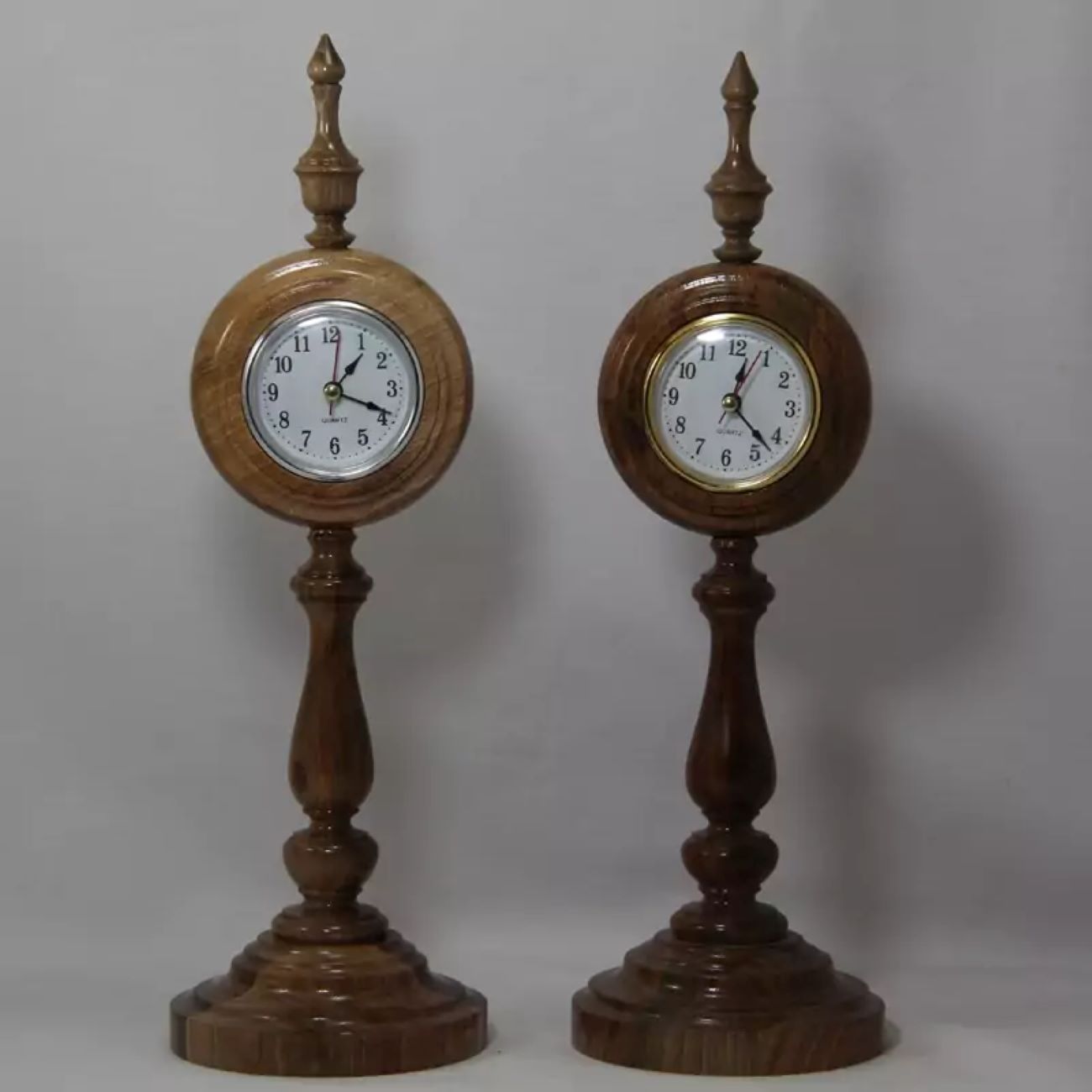 Main image of 高档木质座钟 – 桌面上的精美之选