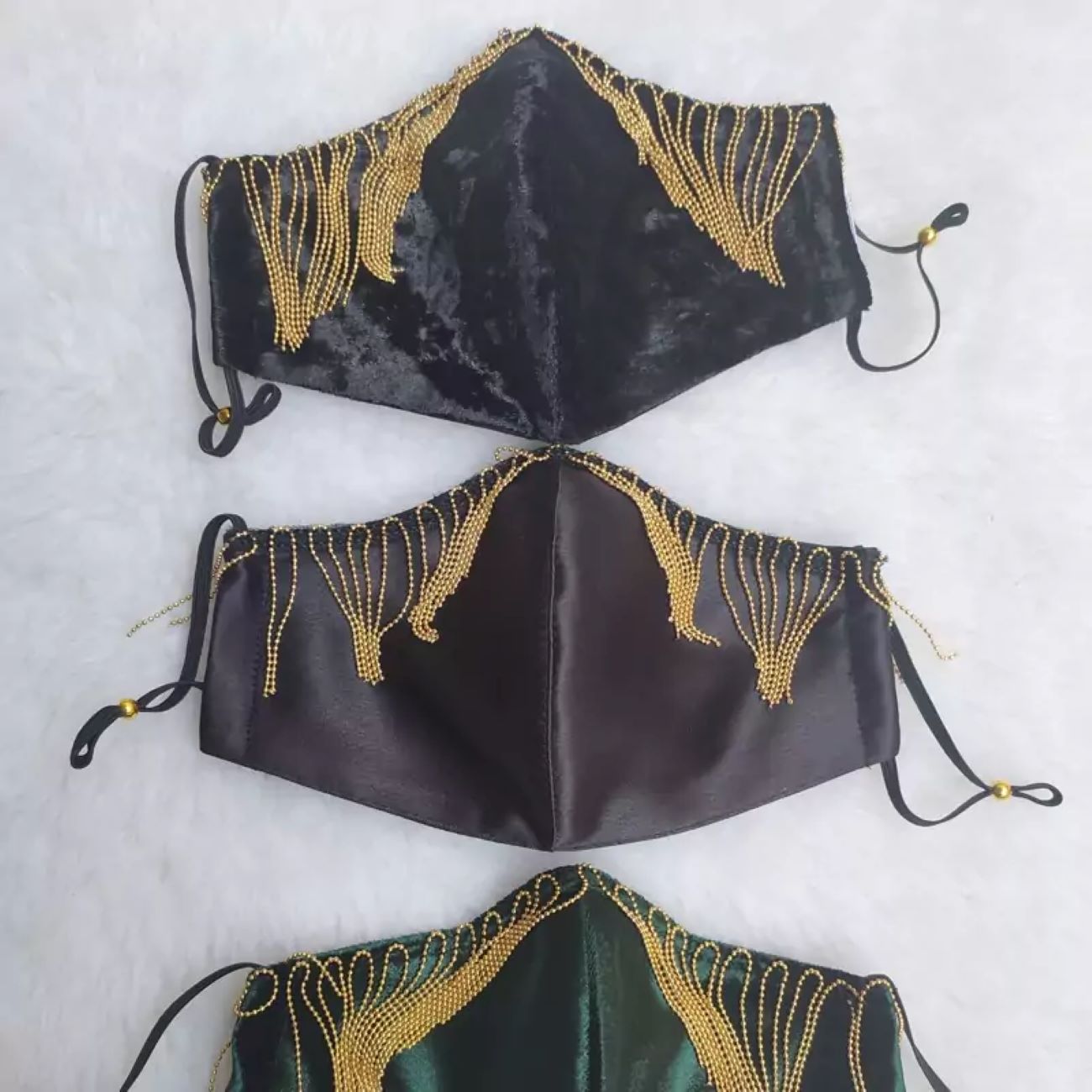 Main image of 天鹅绒晚宴口罩带链条细节 – 正式场合优雅配件