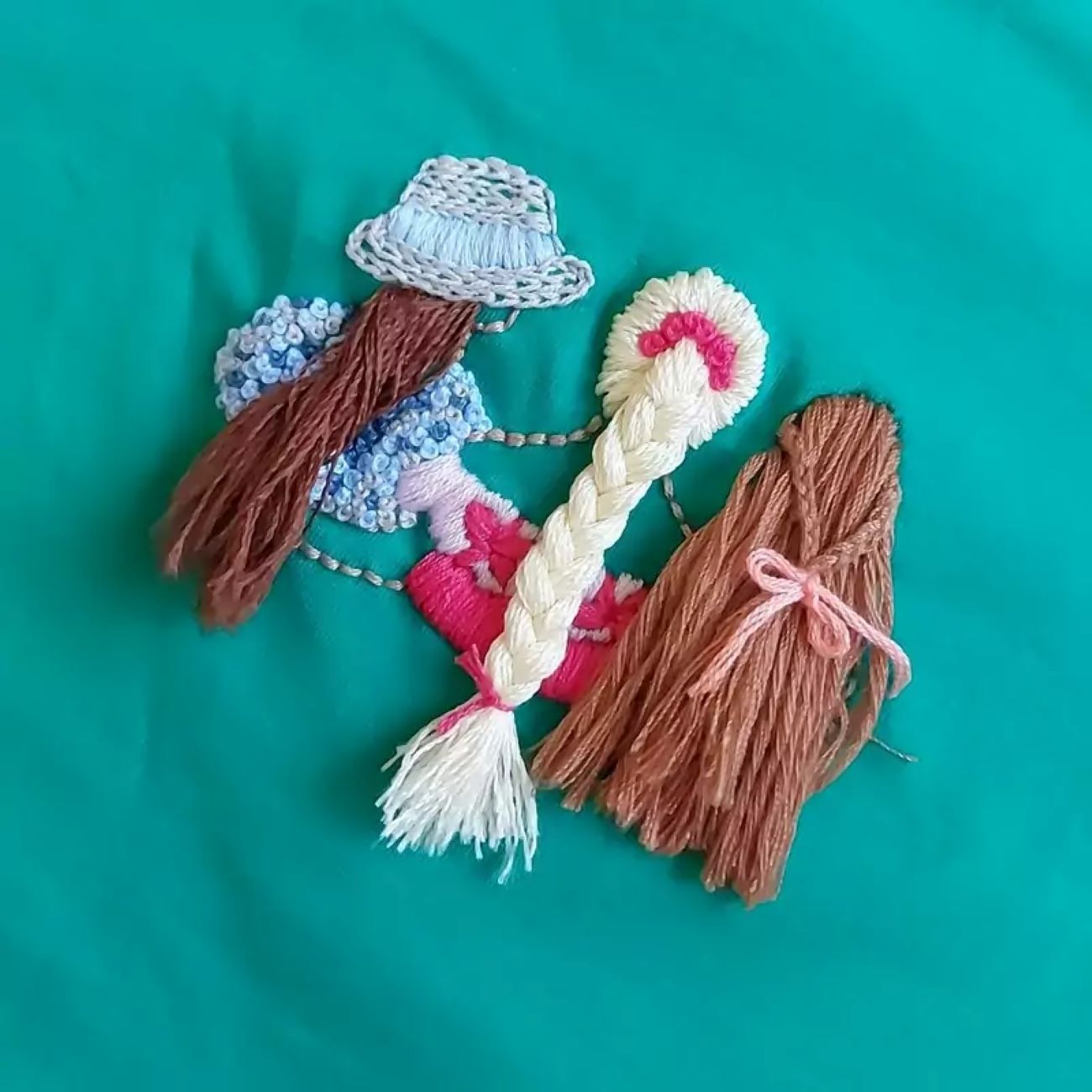 女士短袖刺绣衬衫 – 独特时尚设计