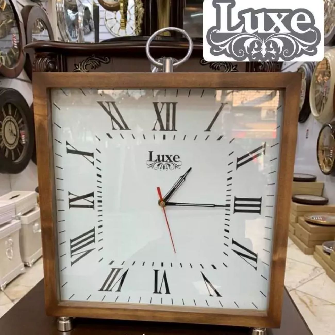 Main image of 木质座钟 – 独特手工点缀，适合办公室或家居