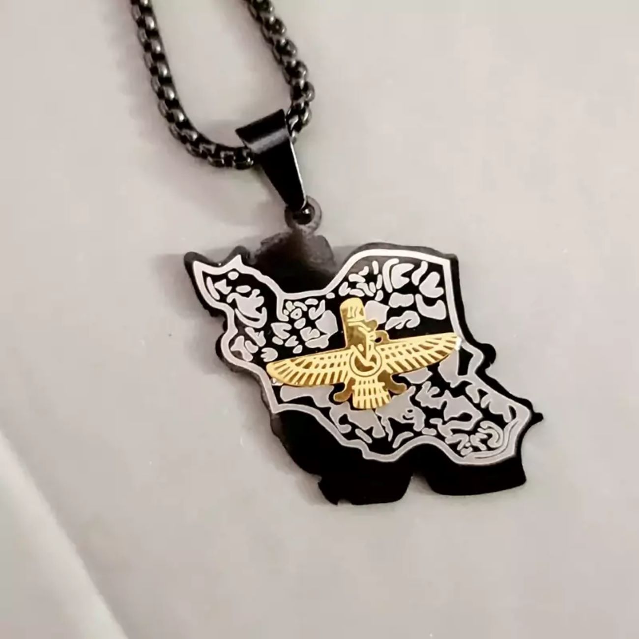 黑金法拉瓦哈尔项链 – 优雅的波斯力量与智慧象征