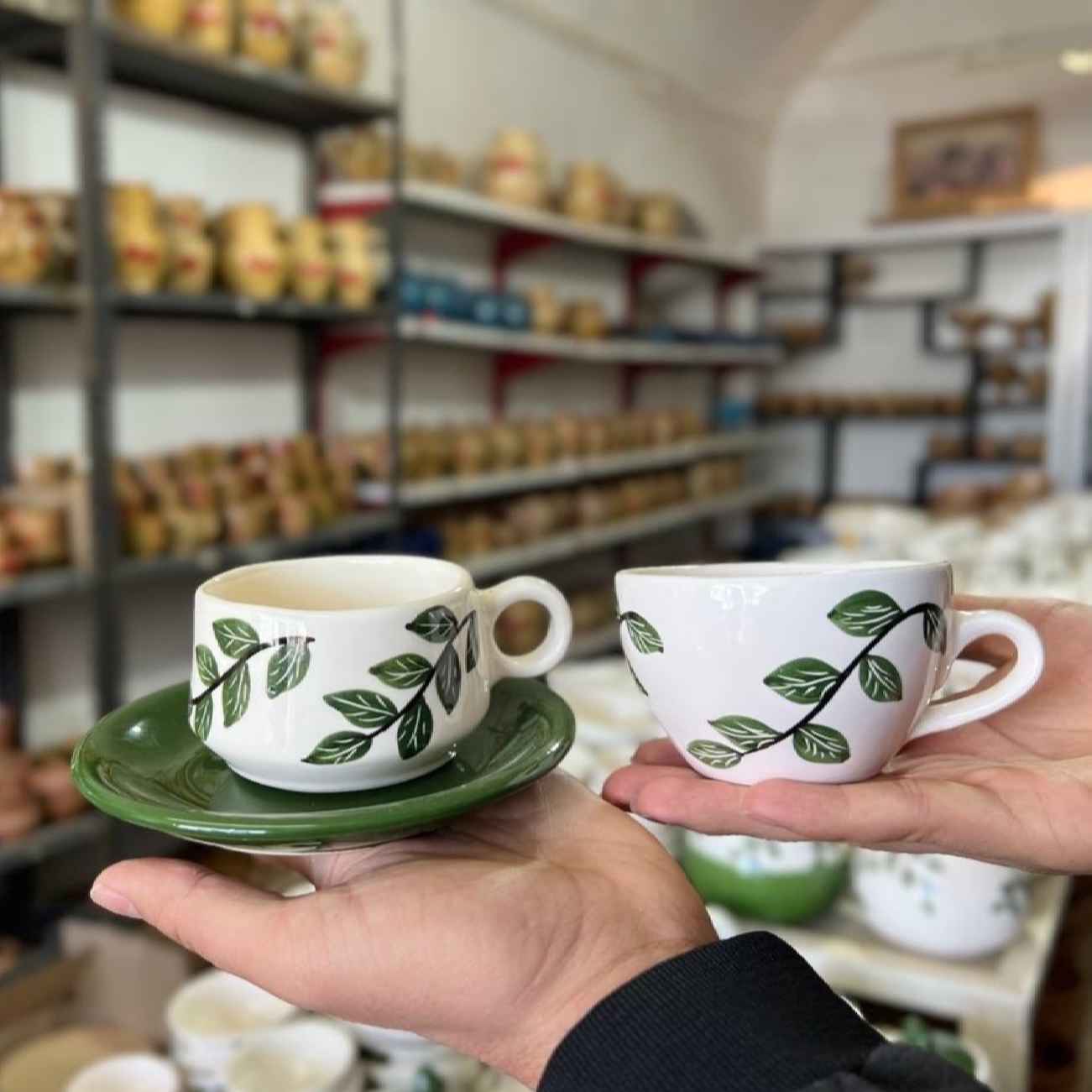 Main image of 陶瓷茶杯茶碟套装 – 叶子图案